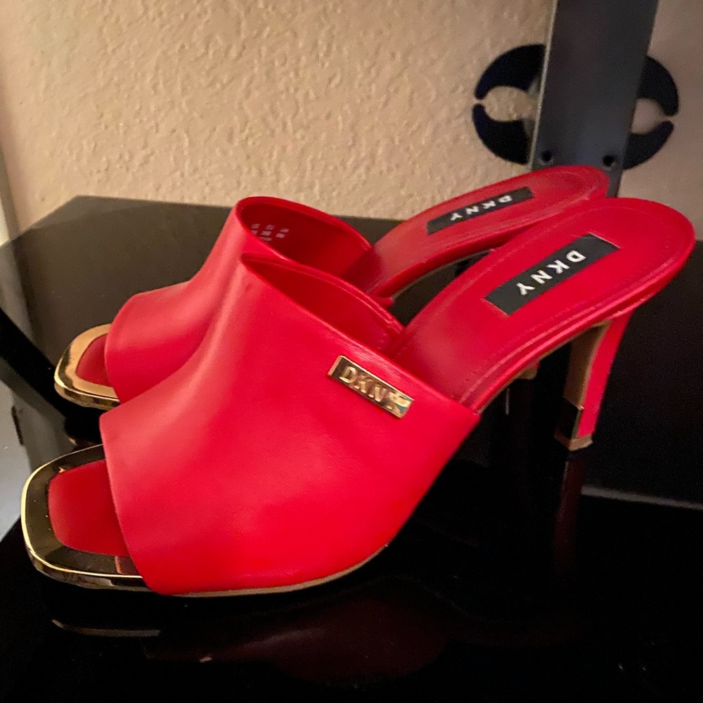 DKNY heels - Picture 4 of 5